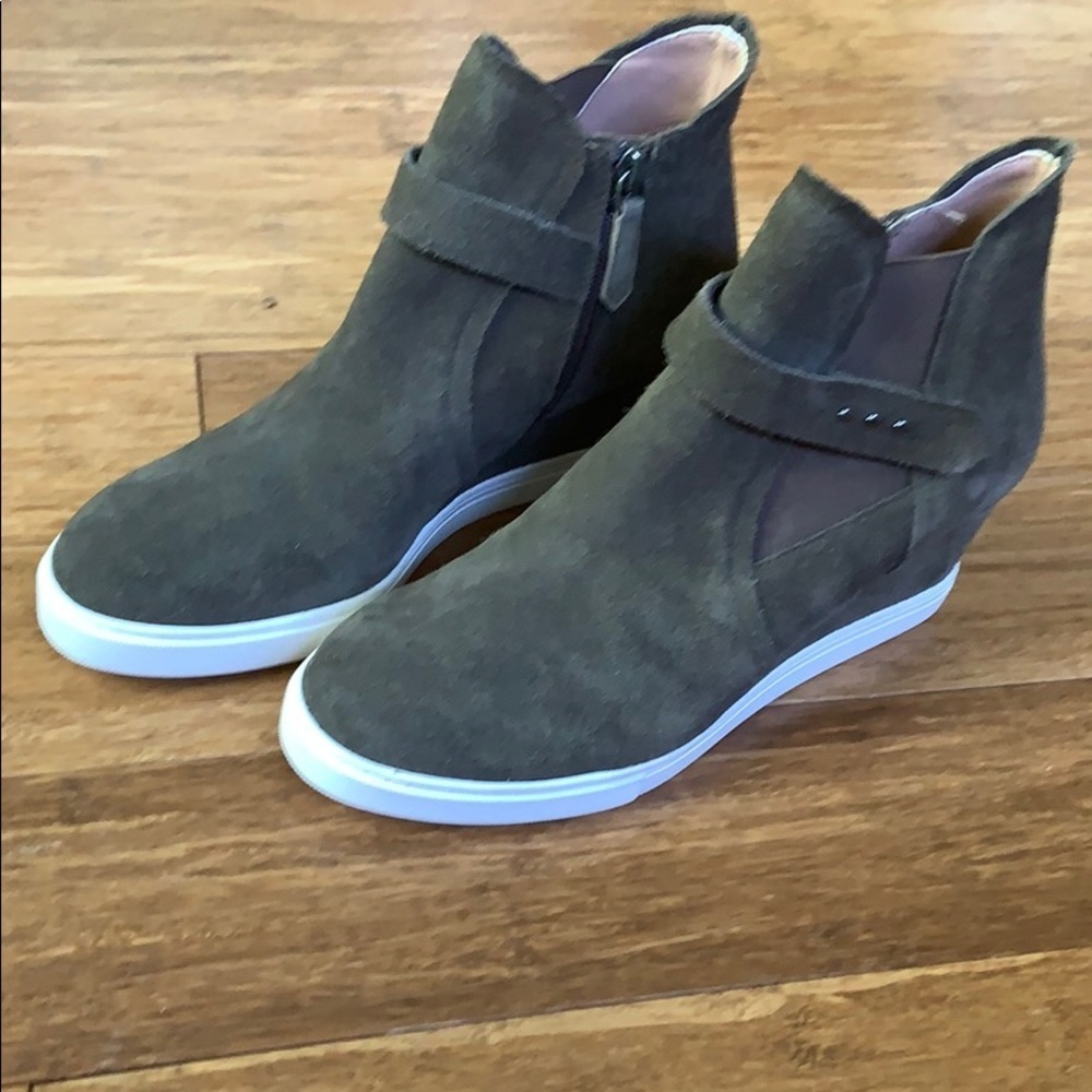 NEW L. PAOLO Women’s Suede Leather Wedge sz 7.5 M